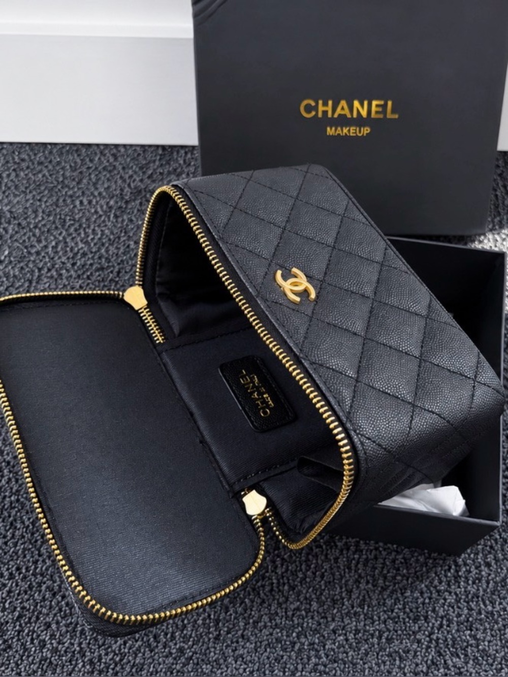 Chanel Beauty Quilted Vanity Case With Chain Makeup Cosmetic Bag - Picture 2 of 8